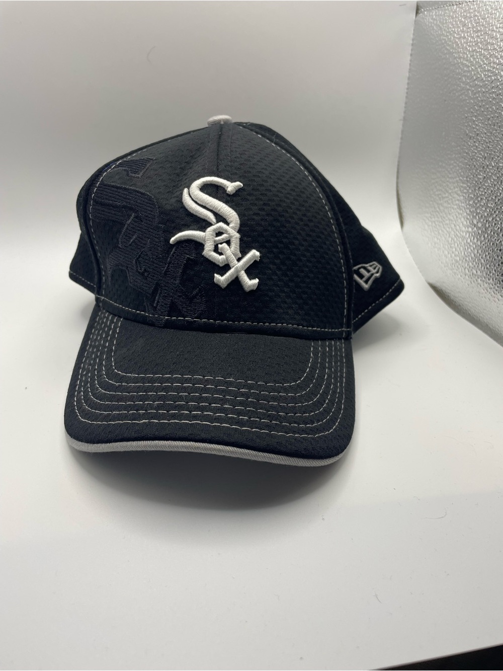 New Era Black and White Chicago White Sox Baseball Cap